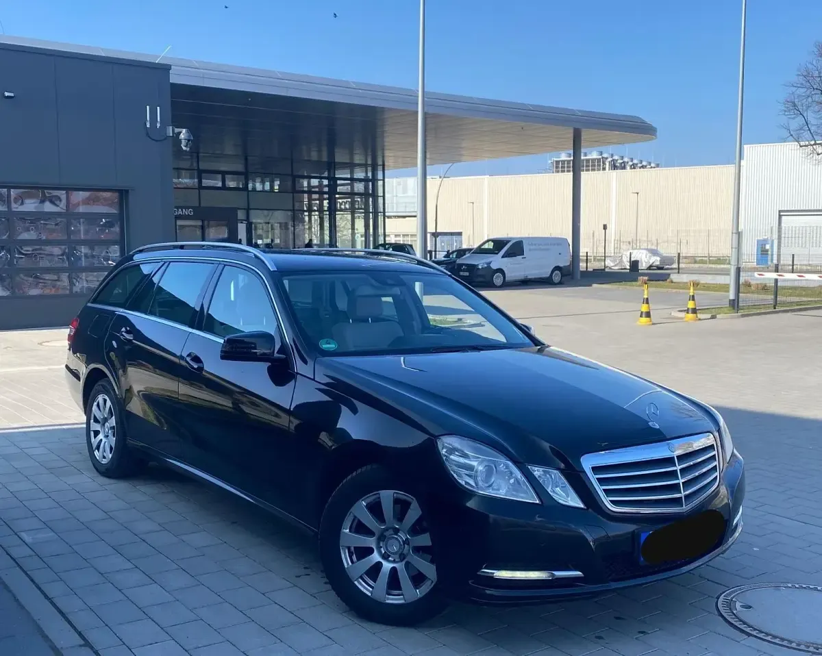 Gebraucht Mercedes E220 170 PS (125 kW) 2012 Schwarz Kombi