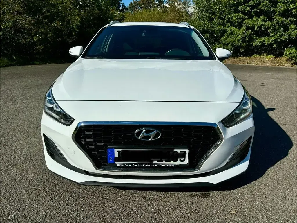 Gebraucht Hyundai i30 Style 140 PS (102 kW) 2019 Weiß Limousine