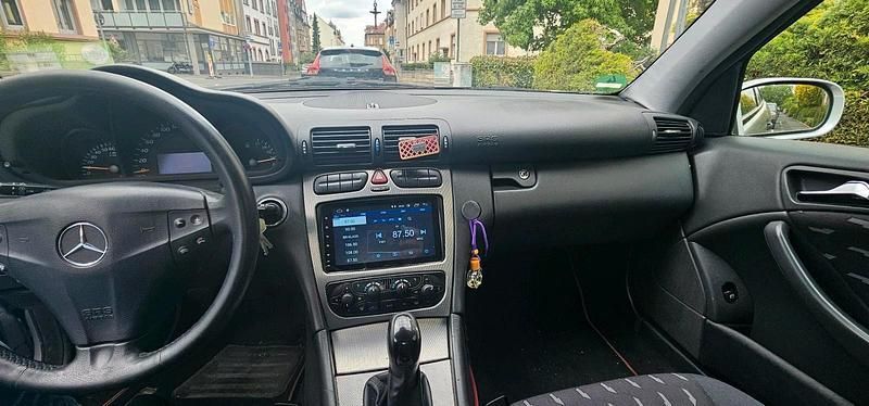 Grau Gebraucht 2001 Mercedes C180 Coupé | 1.700 € (Fairer Preis) - Bild 1/4