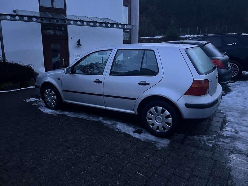 Second-hand VW Golf III 75 CP (55 kW) 1998 Berlinǎ