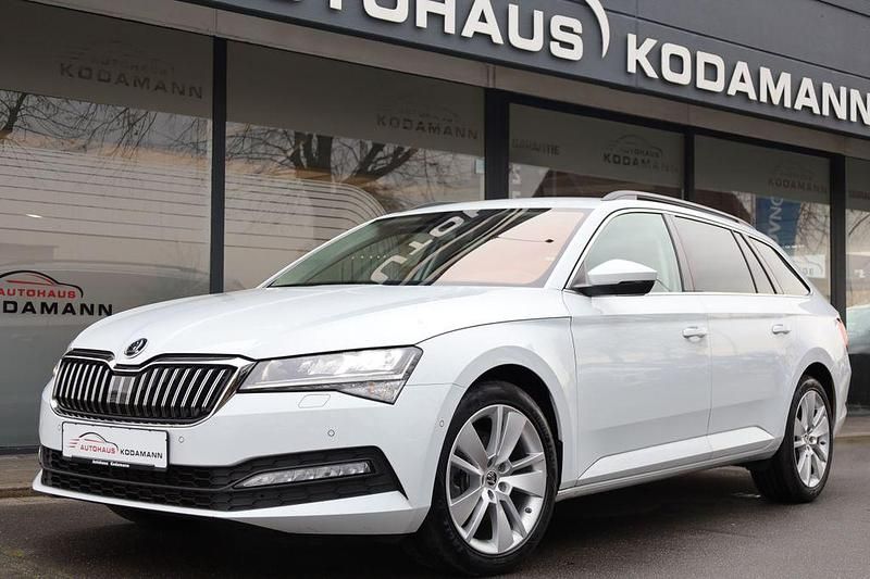 Weiß Gebraucht 2022 Skoda Superb Limousine | 23.650 € (Guter Preis) - Bild 1/4