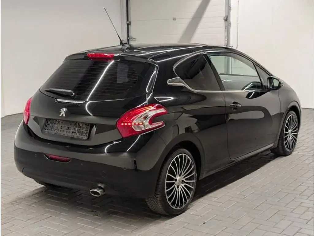 Gebraucht Peugeot 208 Allure 120 PS (88 kW) 2013 Perlschwarzmet. Kleinwagen