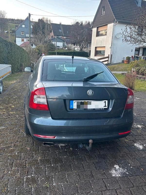 Gebraucht Skoda Octavia 90 PS (66 kW) 2011 Grau Limousine