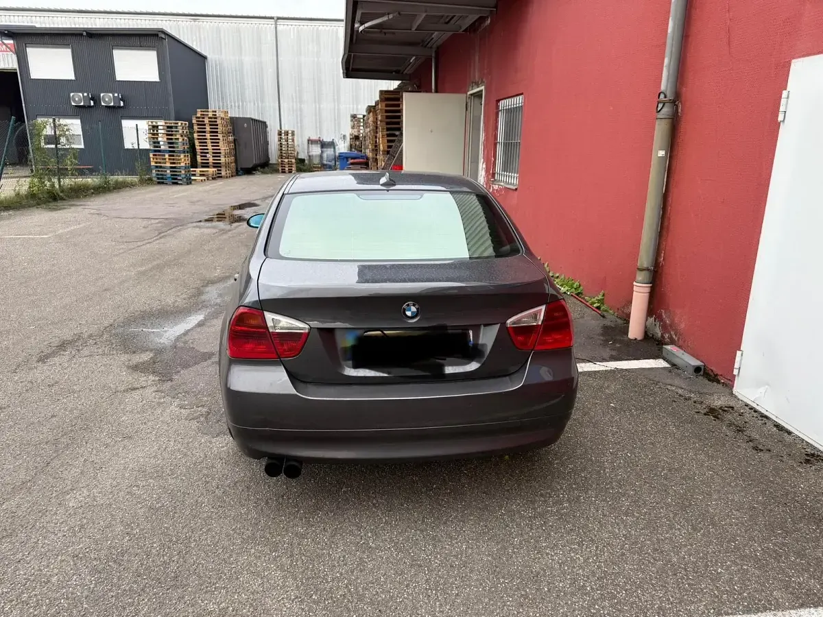 Gebraucht BMW 330 231 PS (169 kW) 2007 Grau Limousine