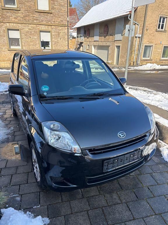 Gebraucht Daihatsu Sirion 69 PS (50 kW) 2010 Schwarz Kleinwagen