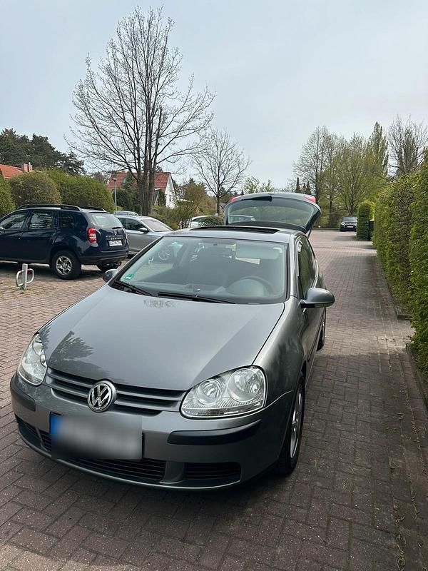 Second-hand VW Golf 75 CP (55 kW) 2005 Gri Coupe