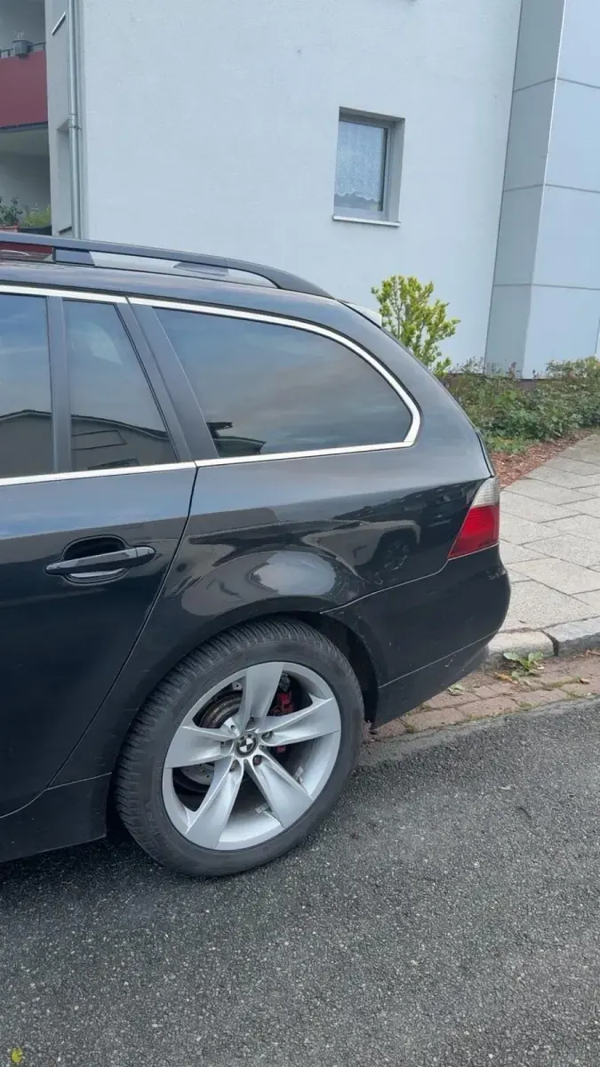 Gebraucht BMW 525 197 PS (144 kW) 2007 Schwarz Kombi