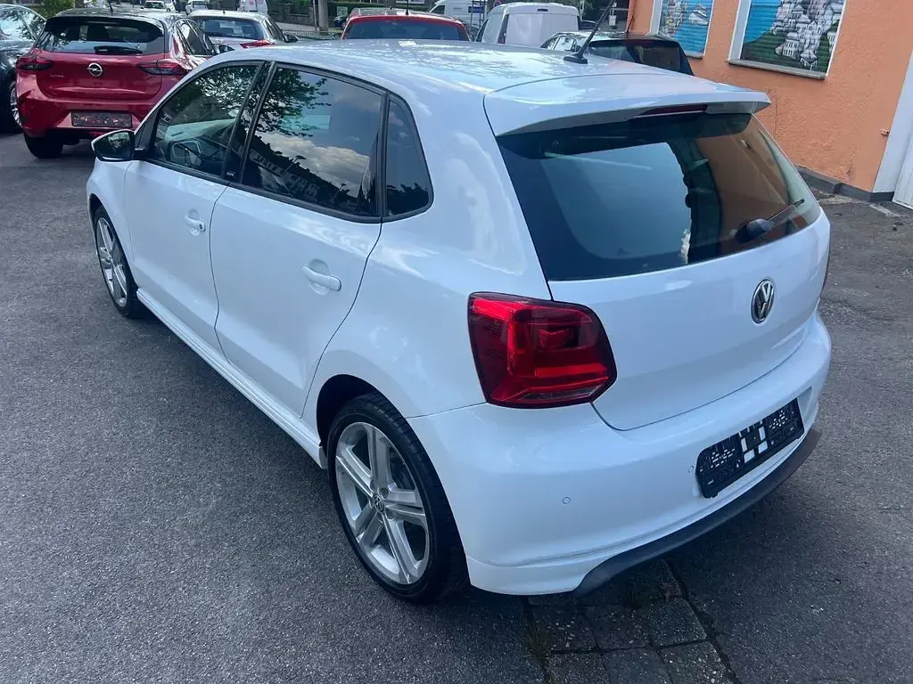 Używany VW Polo Allstar 75 KM (55 kW) 2017 Biały Sedan/Limuzyna