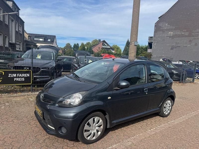 Grau Gebraucht 2012 Toyota Aygo Cool Kleinwagen | 4.990 € (Superpreis) - Bild 1/4