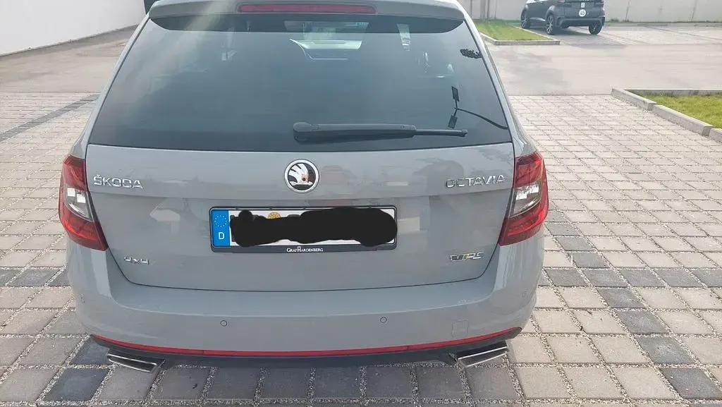 Gebraucht Skoda Octavia RS 184 PS (135 kW) 2020 Grau Kombi