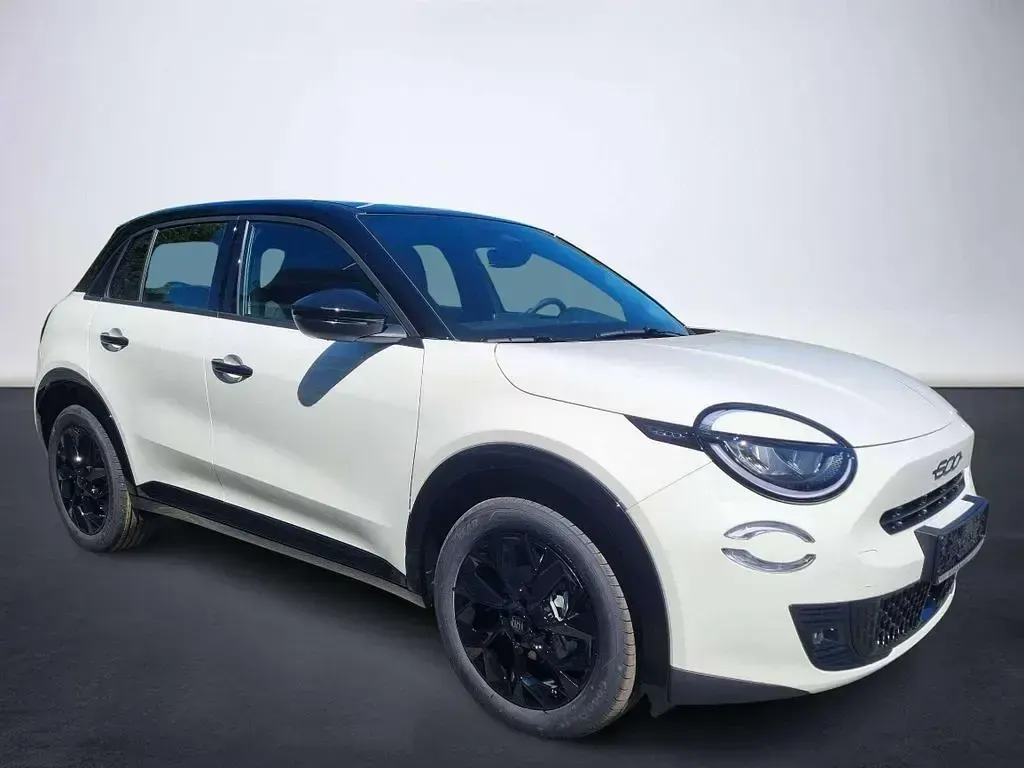 Neu Fiat 600 Street 101 PS (74 kW) 2026 Bicolore lackierung SUV
