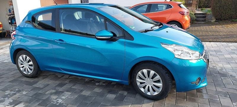 Second-hand Peugeot 208 Active 95 CP (69 kW) 2012 Albastru Hatchback