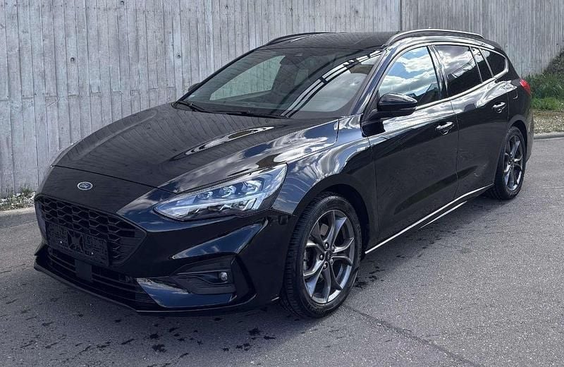 Gebraucht Ford Focus 125 PS (91 kW) 2022 Schwarz Limousine