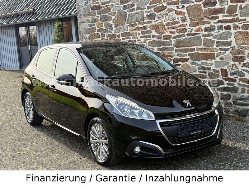 Schwarz Gebraucht 2015 Peugeot 208 Allure Kleinwagen | 9.690 € (Fairer Preis) - Bild 1/2
