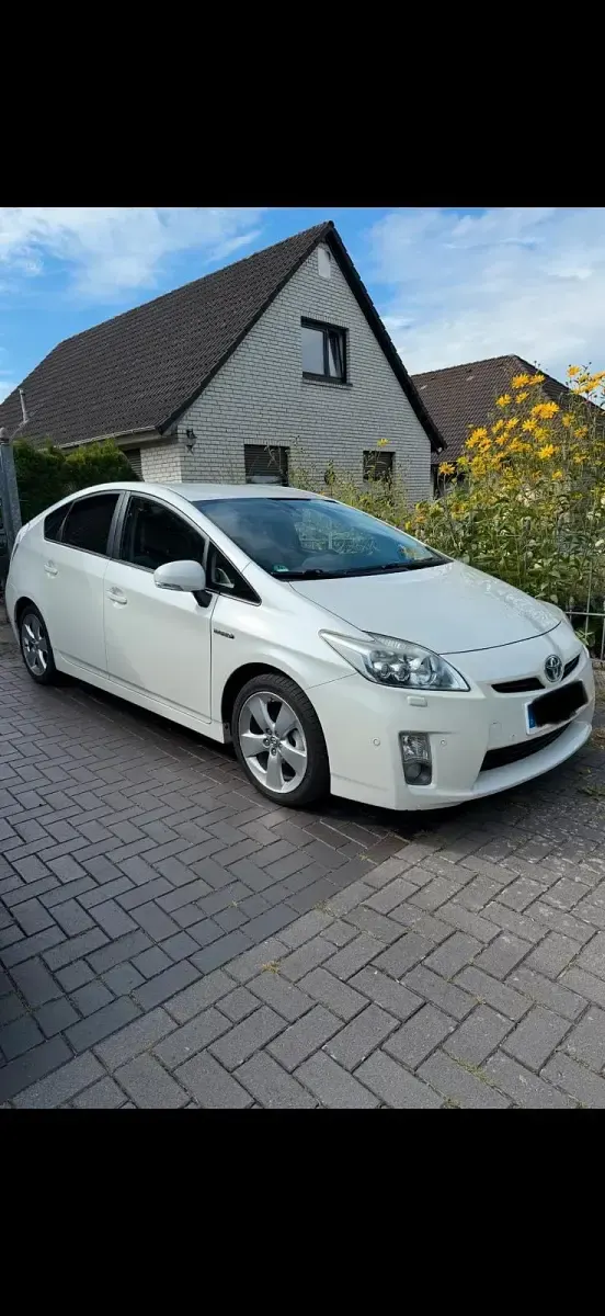 Gebraucht Toyota Prius 136 PS (100 kW) 2010 Weiß Kleinwagen