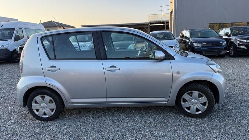 Gebraucht Daihatsu Sirion 91 PS (66 kW) 2007 Silber Kleinwagen