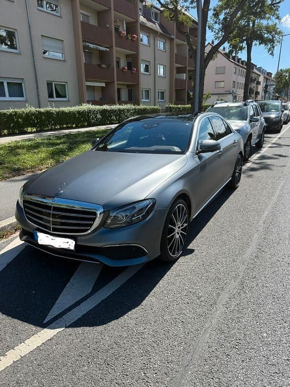 Grau Gebraucht 2016 Mercedes E400 Exclusive Limousine | 36.990 € (Teuer) - Bild 1/4