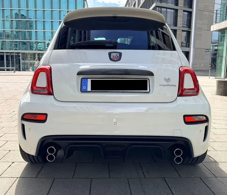 Gebraucht Abarth 695 179 PS (131 kW) 2024 Weiß Kleinwagen