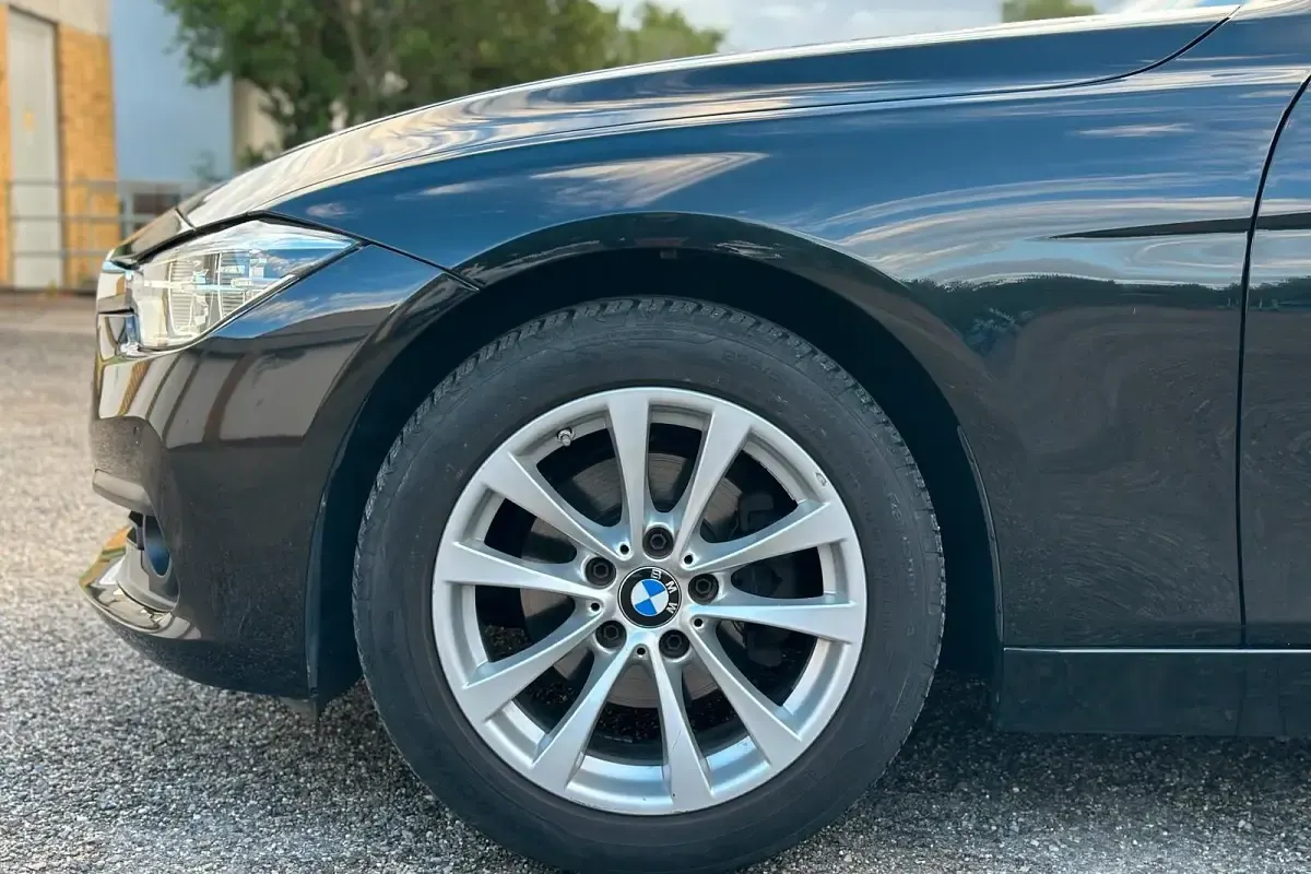 Gebraucht BMW 318 Comfort Edition 150 PS (110 kW) 2018 Schwarz Limousine