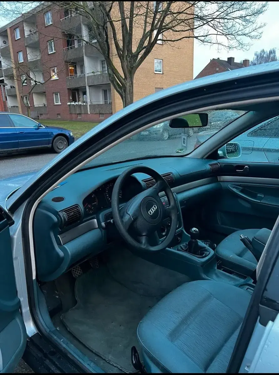 Second-hand Audi A4 101 CP (74 kW) 1998 Gri Berlinǎ
