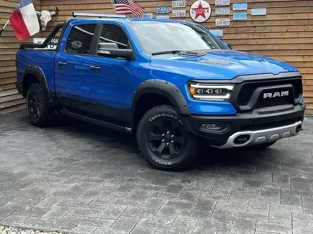 Second-hand Dodge Ram 401 CP (294 kW) 2022 Albastru Pickup