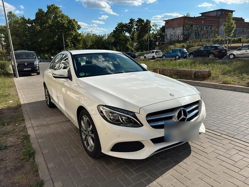 Weiß Gebraucht 2017 Mercedes C180 Limousine | 18.500 € (Guter Preis) - Bild 1/4
