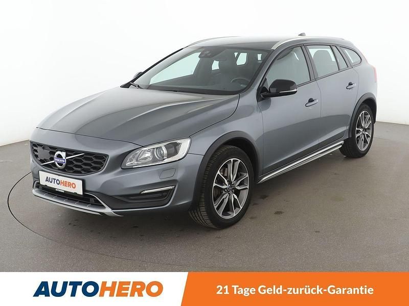 Grau Gebraucht 2018 Volvo V60 CC Summum Kombi | 20.630 € (Superpreis) - Bild 1/3