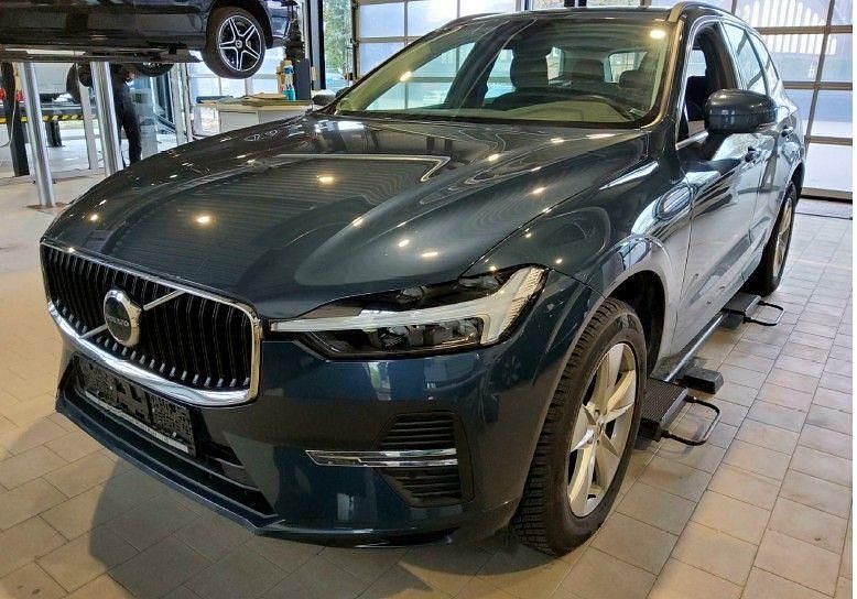 Gebraucht Volvo XC60 Core 197 PS (144 kW) 2023 Blau denim blue / metallic SUV