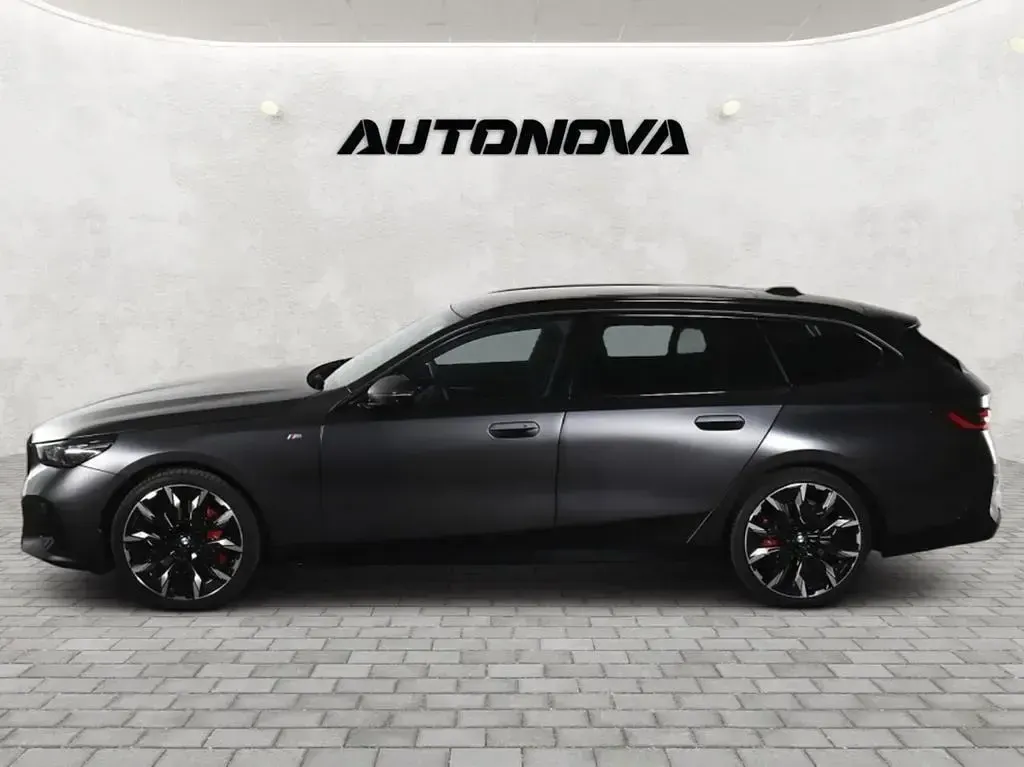 Gebraucht BMW 540 M Sport 303 PS (222 kW) 2025 Grau Kombi