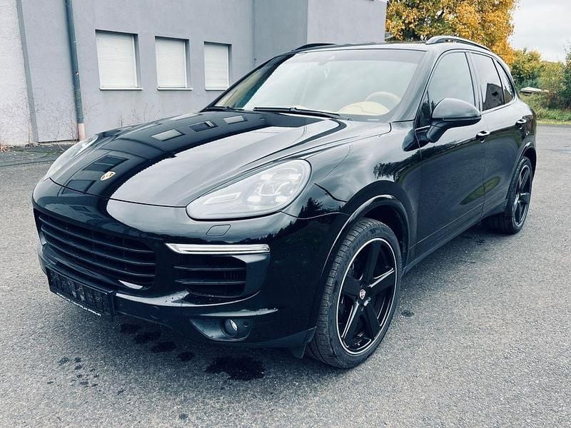 Schwarz Gebraucht 2017 Porsche Cayenne Platinum Edition SUV | 35.000 € (Fairer Preis) - Bild 1/4