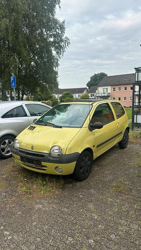 Gelb Gebraucht 2000 Renault Twingo Kleinwagen | 1.370 € (Fairer Preis) - Bild 1/4