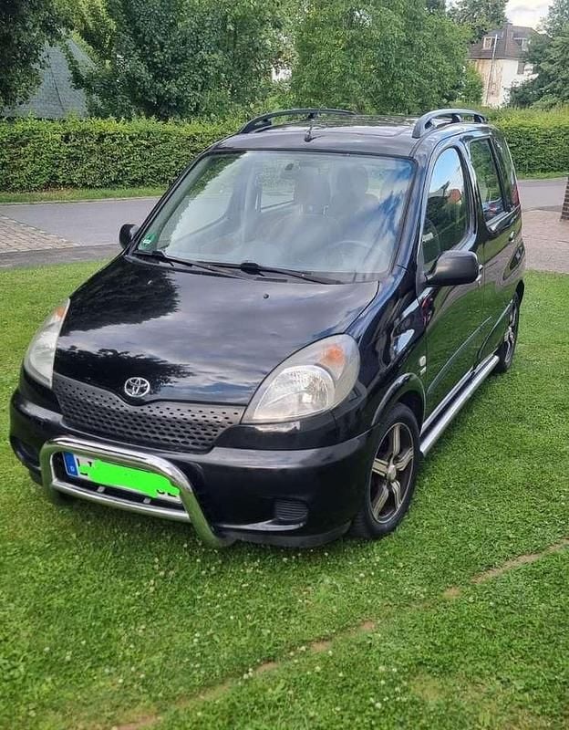 Schwarz Gebraucht 2001 Toyota Yaris Verso Sol Van / Kleinbus | 3.800 € (Fairer Preis) - Bild 1/4