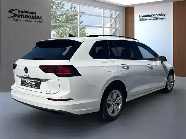 Gebraucht VW Golf VIII Life 150 PS (110 kW) 2025 Pure white Kombi