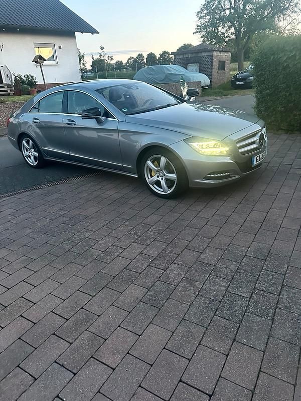 Grau Gebraucht 2013 Mercedes CLS350 Limousine | 18.999 € (Guter Preis) - Bild 1/4