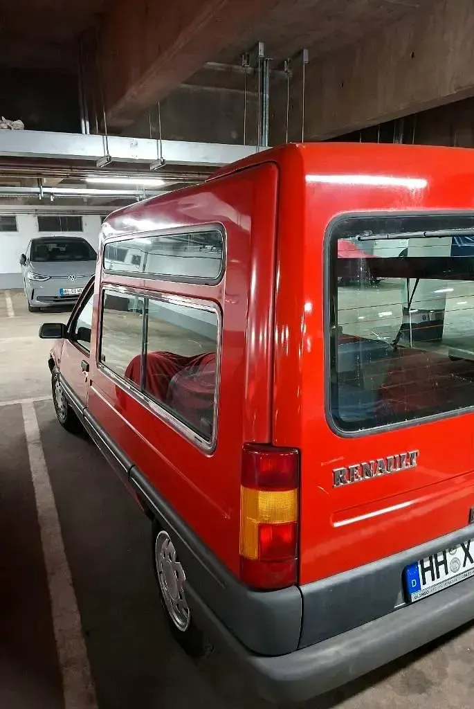 Używany Renault Rapid 54 KM (39 kW) 1996 Czerwony Minivan