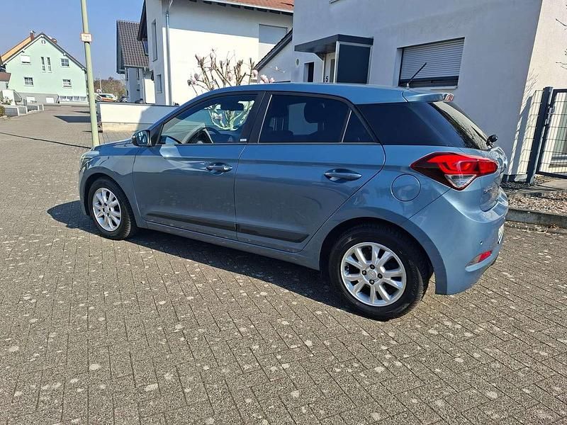 Gebraucht Hyundai i20 Passion 101 PS (74 kW) 2016 Limousine