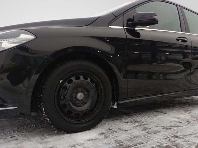 Gebraucht Mercedes B180 122 PS (89 kW) 2013 Schwarz Van / Kleinbus