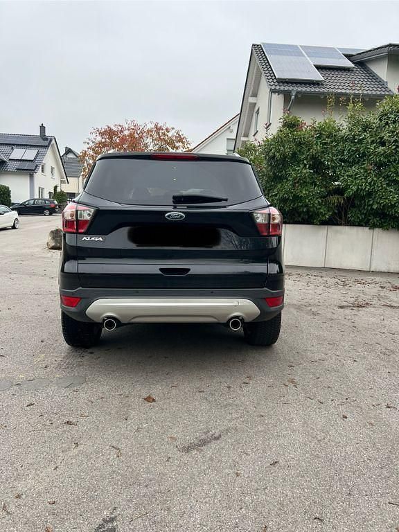 Gebraucht Ford Kuga Titanium 179 PS (131 kW) 2018 Schwarz SUV