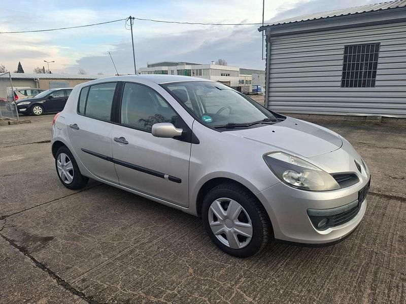 Gebraucht Renault Clio II Dynamique 111 PS (81 kW) 2006 Platingrau Kleinwagen