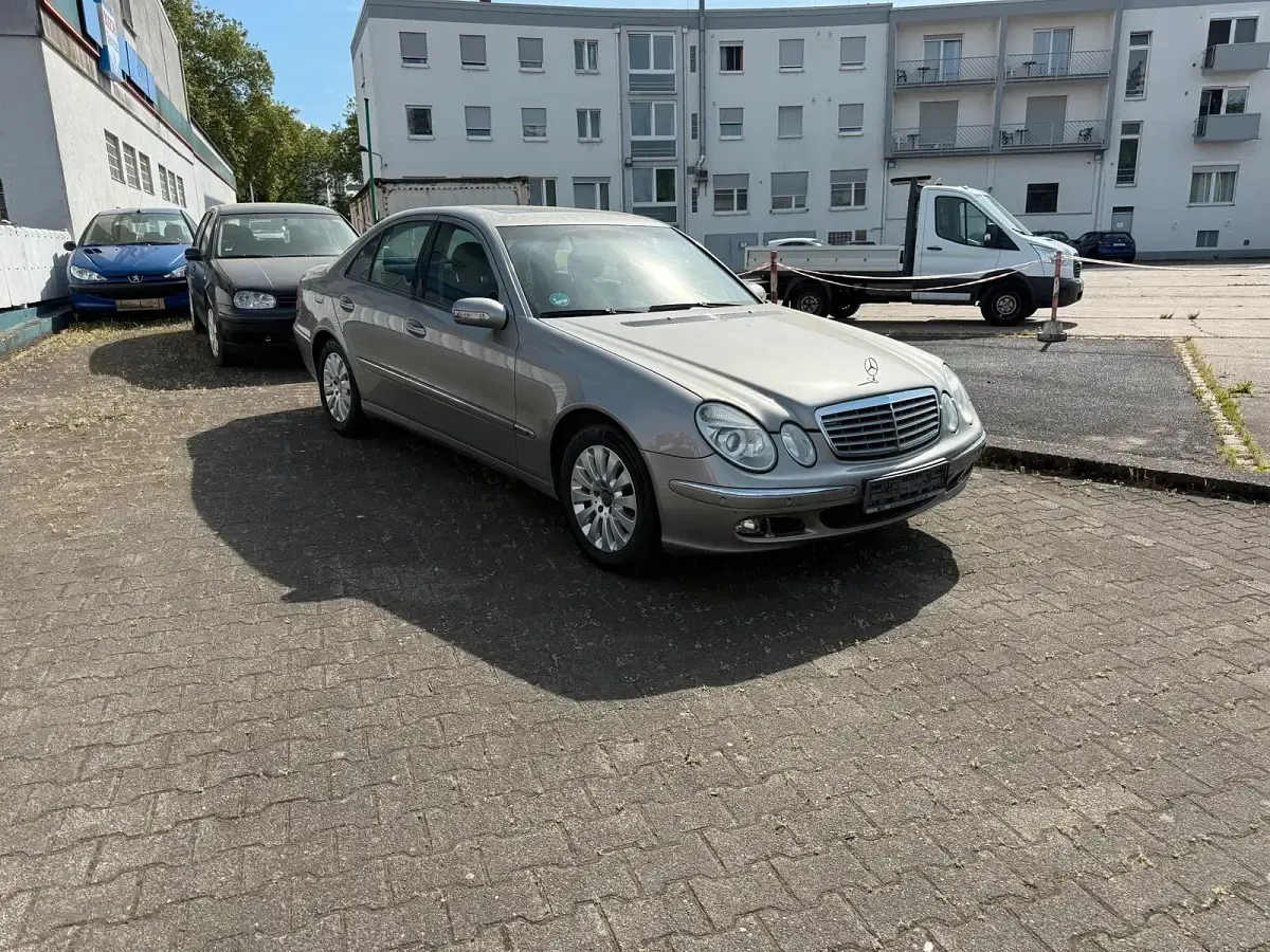 Gebraucht Mercedes E220 150 PS (110 kW) 2004 Silber Limousine