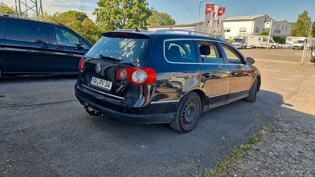 Schwarz Gebraucht 2007 VW Passat Sportline Kombi | 1.950 € (Fairer Preis) - Bild 1/4