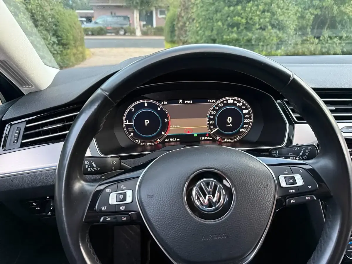 Gebraucht VW Passat 239 PS (175 kW) 2019 Grau Kombi