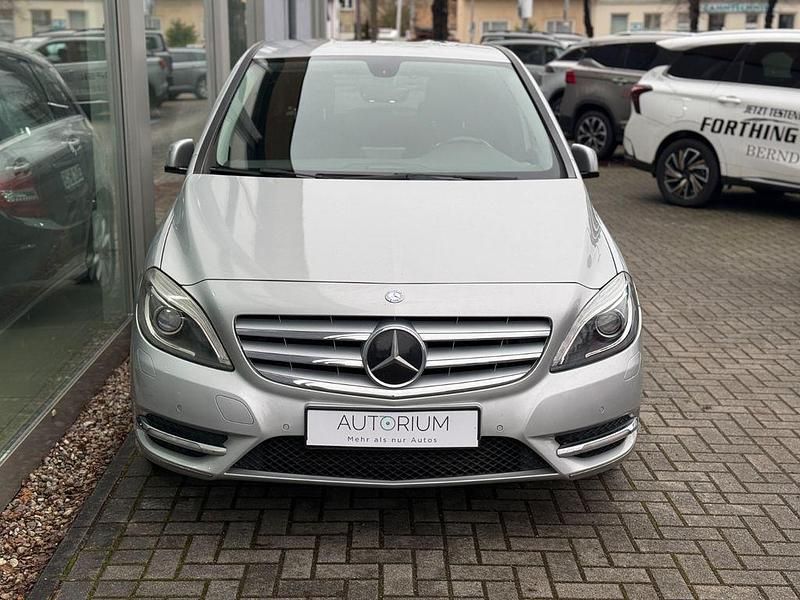 Gebraucht Mercedes B200 136 PS (100 kW) 2012 Silber Van / Kleinbus