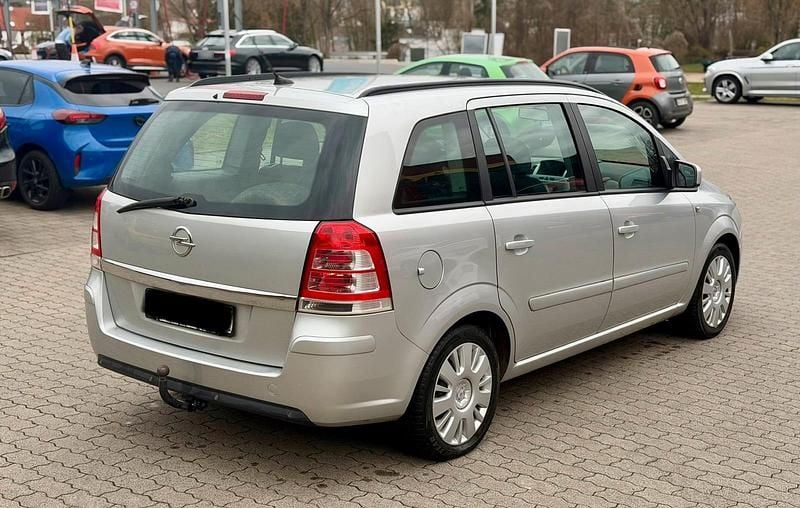 Gebraucht Opel Zafira 125 PS (91 kW) 2012 Weiß Van / Kleinbus