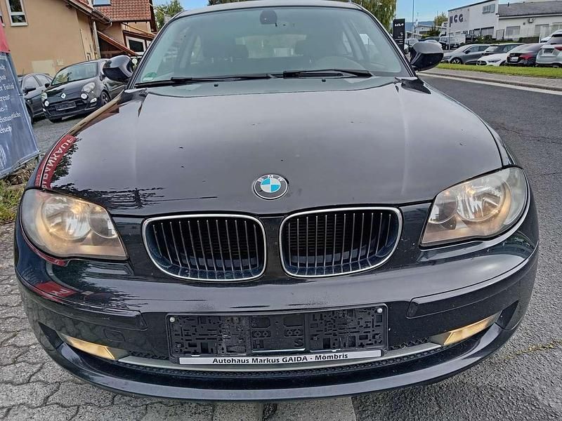 Saphirschwarz Gebraucht 2011 BMW 116 Kleinwagen | 2.400 € (Superpreis) - Bild 1/4