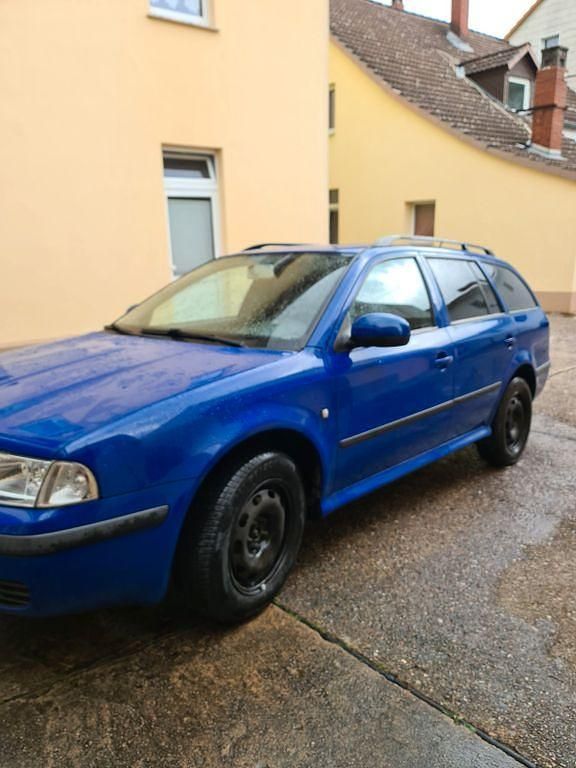 Blau Gebraucht 2010 Skoda Octavia Tour Kombi | 3.555 € (Superpreis) - Bild 1/4