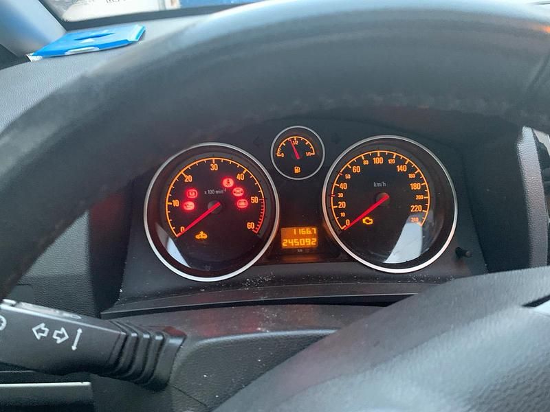 Gebraucht Opel Zafira 102 PS (75 kW) 2011 Schwarz Van / Kleinbus