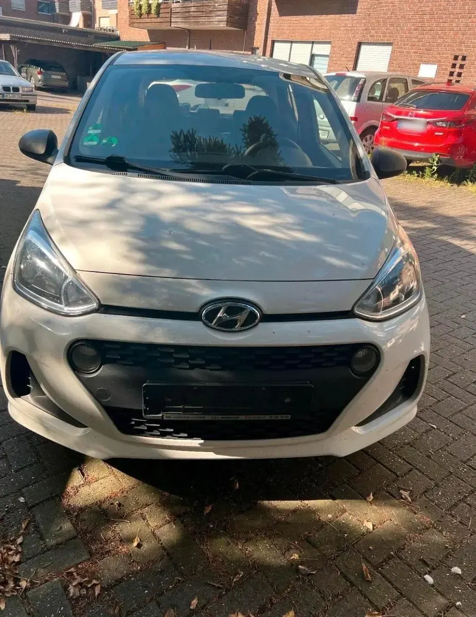 Gebraucht Hyundai i10 67 PS (49 kW) 2018 Weiß Kleinwagen