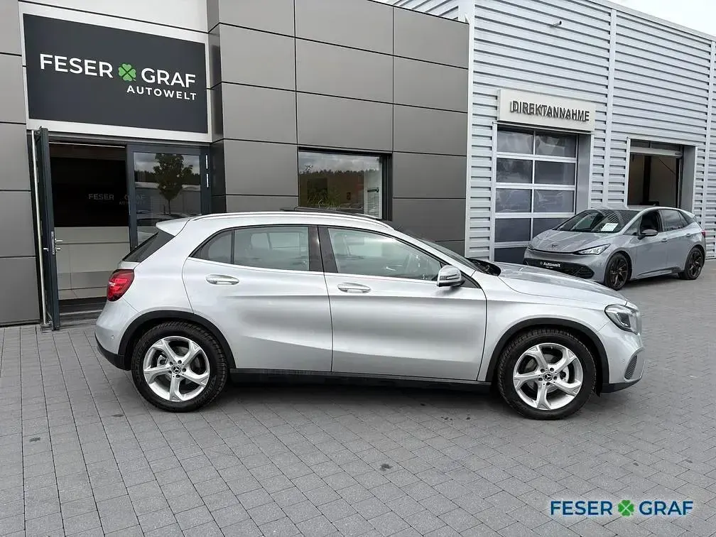 Gebraucht Mercedes GLA200 Urban 156 PS (114 kW) 2017 Silber SUV