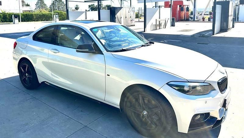 Weiß Gebraucht 2017 BMW 220 M Sport Coupé | 24.900 € (Teuer) - Bild 1/4
